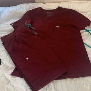 Figs Catarina one pocket scrub top and kade cargo pants. Both size large.